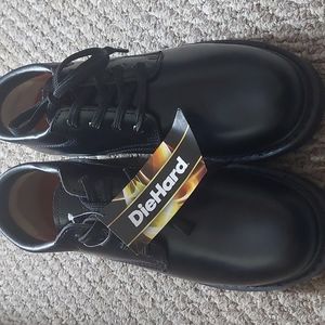 Brand new pair of men's DieHard size 11EF